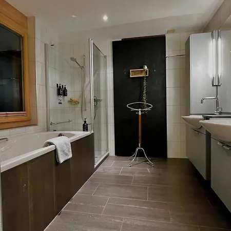 The Enchanted With Jacuzzi Ferienhaus *